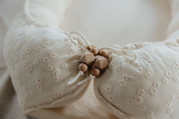 Babynestje Broderie/bamboe naturel - Afbeelding 2