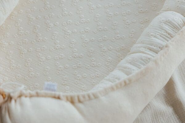 Babynestje Broderie/bamboe naturel - Afbeelding 6